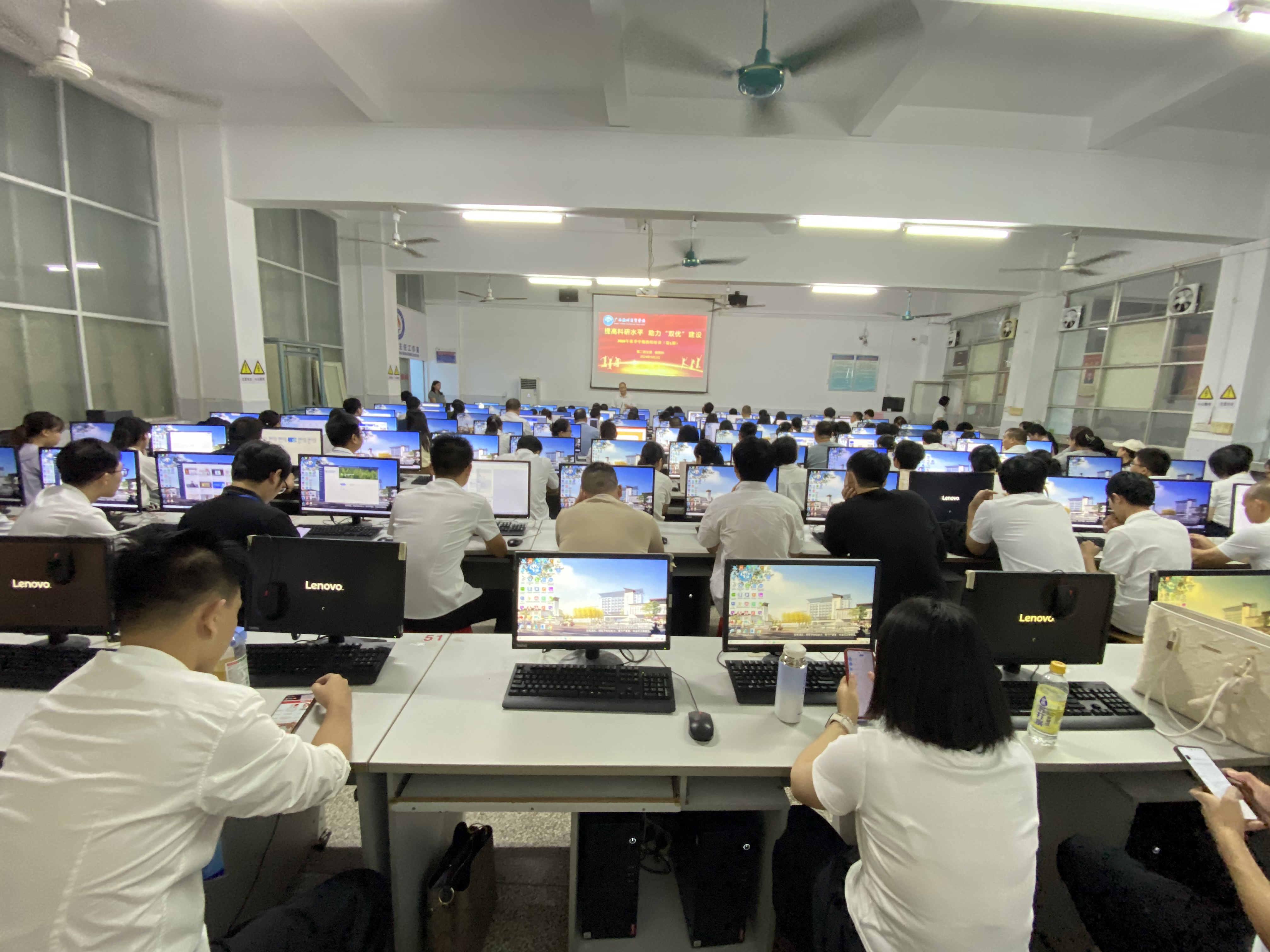 提高信息化水平  助力“雙優(yōu)”校建設(shè)